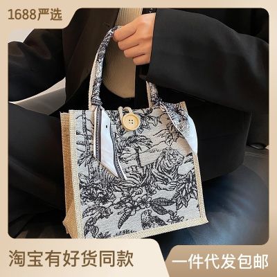 Summer Outgoing Fashionable Portable Lunch Bag Womens Ins Canvas Bag High-End Feeling Hand Carrying Birthday Gift Bag