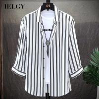 IELGY เสื้อเชิ้ตผู้ชายแขนสามส่วนบางลายทางอินเทรนด์สไตล์เกาหลี