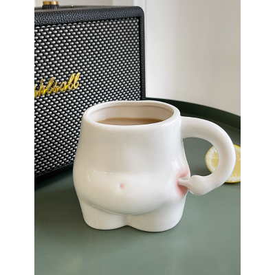 ถ้วยเซรามิกน่ารัก Poking ท้องถ้วยน้ำสร้างสรรค์ตลกถ้วยน้ำออกแบบความรู้สึกซอกนมแก้วกาแฟ
