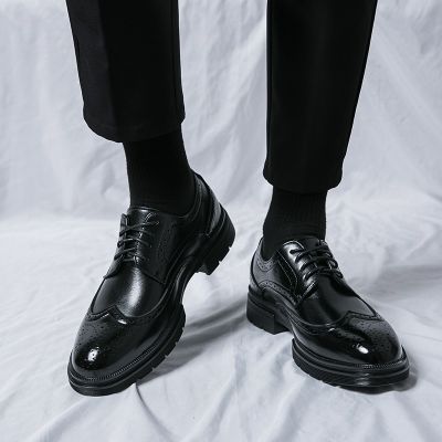 รองเท้าหุ้มส้นหนังแท้สีดำรองเท้าออกซ์ฟอร์ดของผู้ชายรองเท้าหนังทางการแบบคลาสสิกทำด้วยมือ