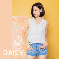 Lailah Blatt Daisy Lace Top เสื้อลูกไม้คอวี ลายดอกไม้ สีขาวครีม