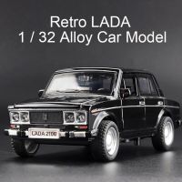 Lada โมเดลรถย้อนยุคโลหะหล่อ1/32จำลอง,รถของเล่นโลหะผสมพร้อมประตูสี่บานเปิดให้เป็นของขวัญแสงไฟและเสียงสำหรับเด็ก