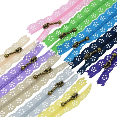 10pcs/lot Lace Zippers 20/25/30/35cm Random Color Zippers Lace Nylon 3# Finish End for Sewing Tailor Wedding Dress Purse Bags Door Hardware Locks Fabr