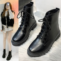 Bootscaohuatang3หนัง Sepatu BOOT Pendek สีดำสำหรับผู้หญิงมีเชือกผูกรอบนิ้วเท้าหนาพื้นหนาพื้นรองเท้าหนาพื้นรองเท้ารองเท้าบูท Martin เจ็ดรูสำหรับฤดูใบไม้ร่วง/ฤดูหนาวของ Caohuatang32023