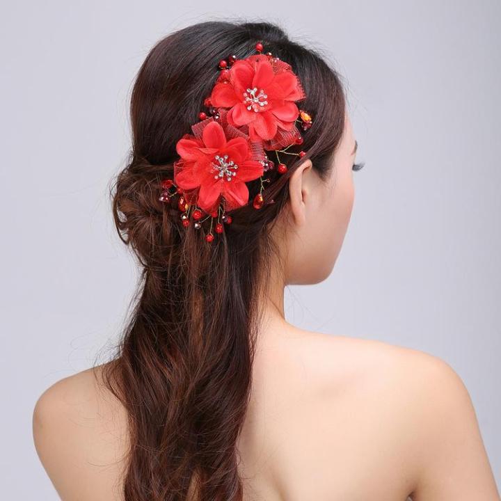 Những bông hoa cài tóc cô dâu dịu dàng và lãng mạn sẽ tạo nên sự hoàn hảo cho ngày cưới của bạn. Hãy xem những bức ảnh đầy cảm hứng về loại hoa cài tóc này và tìm cho mình một lựa chọn phù hợp nhất.