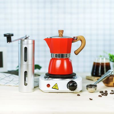 (สีแดง) กาต้มมอคค่าพอท Moka Pot ลายไม้ + เตามินิไฟฟ้าสีขาว 500w + เครื่องบดมือหมุน + 2-1 ช้อนหนีบ