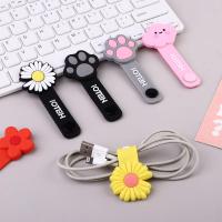 SWEOLQ ซิลิโคนดอกเบญจมาศสตรอเบอร์รี่ USB ที่เก็บสายไฟผลไม้ดอกไม้ม้วนสายเคเบิลสายหูฟังที่คล้องที่เก็บสายไฟสายหูฟังตัวป้องกันสายซิลิโคนม้วนสายเคเบิลสายข้อมูลคลิปที่เก็บสายคั่นหนังสือ