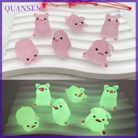 QUANSEN 2pcs Luminous MINI เรซิ่นหมูรถแดชบอร์ดของเล่นตุ๊กตาภาพตกแต่งบ้านสวนตกแต่ง