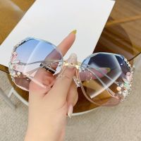 【hot】 Luxury Fashion Oversized Rimless Sunglasses Brand Designer Big Frame Glasses Female