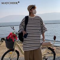 MAYCHEER  เสื้อยืดแขนสั้นหลวมแขนสั้นลายผู้ชายเทรนด์หลวม