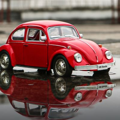 Simulation Exquisite Diecasts Toy Vehicles 1967 Retro Classic Beetle RMZ city 1:36 Alloy Collection Model Car Christmas Gifts