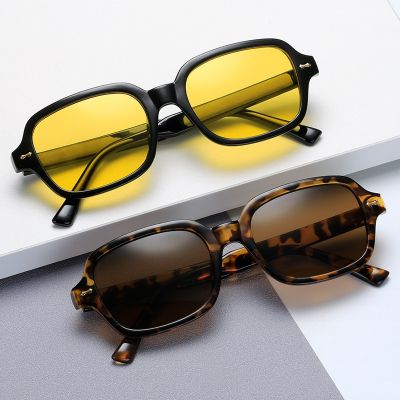 Oculos De Sol แฟชั่นแว่นตายี่ห้อดีไซเนอร์ตอกหมุดย้อนยุคผู้หญิงกรอบขนาดเล็กสีดำสีเหลืองสี่เหลี่ยม