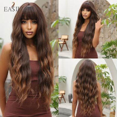 วิกผมสังเคราะห์ยาว Ombre สีน้ำตาลหยิกคลื่นวิกผมกับ Bangs สำหรับผู้หญิง Afro ช็อคโกแลตสีน้ำตาลทุกวันคอสเพลย์วิกผมทนความร้อน