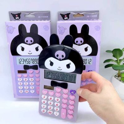 เครื่องคิดเลข Kitty & Kuromi ขนาดใหญ่ คำนวณ ได้ถึง 12 หลัก ใช้แบตเตอรี่ AAA 2 ก้อน มีโหมด solar cell ช่วยในการประหยัดแบตเตอรี่