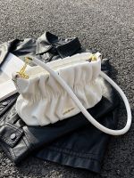 ✽⊙﹍  Niche design bag female 2023 new high-grade texture one-shoulder Messenger bag wrinkled cloud bag armpit baguette bag