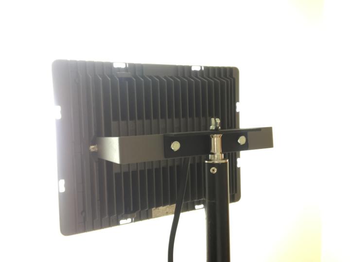 เพลทยึดติดกับไฟฟลัดไลท์และโคมสปอร์ตไลท์ไฟ-led-100w-1-ดวง-v-3-เพลทยึดไฟ-opple-flood-light-led-100w-แบบใหม่-เข้ากับขาตั้งกล้อง-ขาตั้งไฟพร้อมสกรู-สำหรับไฟ-1-หัว-จัดส่งด่วน-kerry-ราคาถูก-ประหยัดกว่าเดิม-ใ