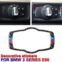 สติกเกอร์ตกแต่ง E90ติดรถยนต์,เหมาะสำหรับ BMW 3 Series E92 E93 2005-2012 1ชิ้นแผ่นสวิทช์ไฟหน้าคาร์บอนไฟเบอร์แท้สติกเกอร์ตกแต่งภายในรถ