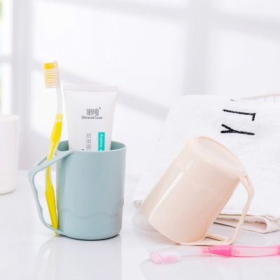 Simple Creative Design Plastic Mug with Handle Couple Tooth Wash Cup with Toothbrush Holder Bathroom Supply