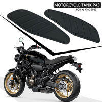 XSR700สีดำถังด้านข้าง Traction Pads เข่า Anti Slip สติกเกอร์รูปลอกสติกเกอร์สำหรับ Yamaha XSR 700 2022รถจักรยานยนต์