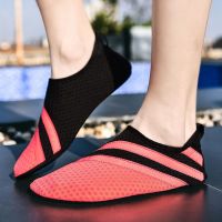 2023 New Fashion version Seaside holiday beach shoes womens and mens sandals adult snorkeling shoes and socks non-slip soft bottom swimming diving shoes