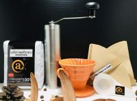 แก้วดริปเซรามิค สีส้ม 1-2 ที่/ช้อนตวงกาแฟ/กระดาษกรอง/เครื่องบดกาแฟมือหมุน/เมล็ดกาแฟคั่วกลาง 250g.