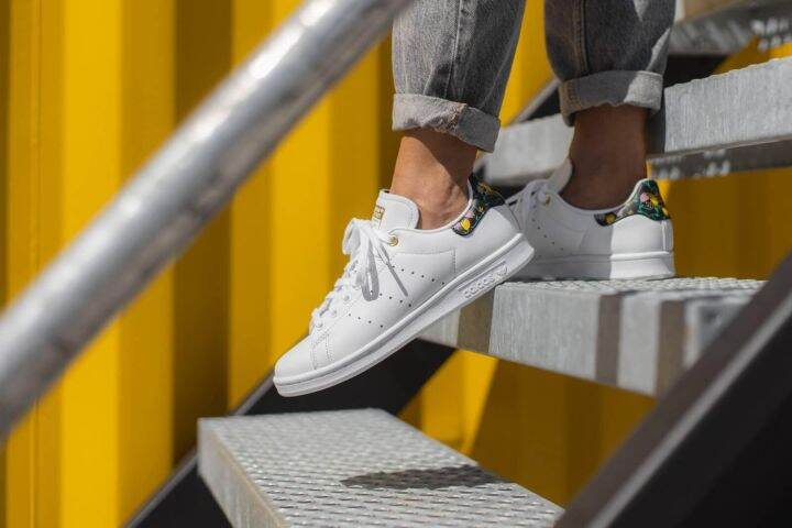 Buy Chal Jooti Gold Synthetic Leather Bedazzling Begonia Floral Pattern  Wedding Sneakers Online | Aza Fashions