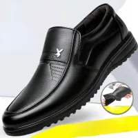 ViVi shoes Store 【Free Shipping Miễn phí vận chuyển】 2022 phiên bản mới của Hàn Quốc của xu hướng giày công sở đế mềm chống trượt cho người trung niên và người cao tuổi Giày nam bình thường