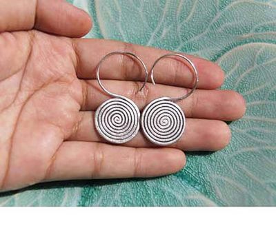 Thai uniq circle earrings pure silver Karen hill tribe ม้วนๆตำหูเงินกระเหรี่ยงทำจากมือชาวเขางานฝีมือสวย สวยงาม เท่ สวยเด่น สดุดตา