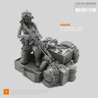 Yufan Model 1/35 Female Soldier And Platform Female Soldier Seals Djj-11