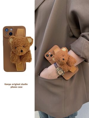 ตุ๊กตาหมีคว่ำสายรัดข้อมือสำหรับ iphone14Promax พรีเมี่ยมความรู้สึกสีคาราเมลสำหรับ iphone13 หนังสายคล้องไหล่กรณีสำหรับ iphone12Promax สเตอริโอหมีน้อยกรณีสำหรับ iphone11