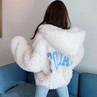 [Qinqin clothing]ผู้หญิง Super Soft Lambswool Hooded Bomber Jacket หลวมตัวอักษรขนาดใหญ่เย็บปักถักร้อย Plush Coat ฤดูหนาว Furry Zipper Cardigan Ins Tops