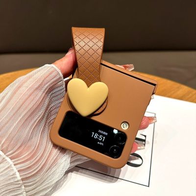 Korean Cute 3D Love Heart Wrist Strap Phone Case for Samsung Galaxy Z Flip3 5G Z Flip 3 Zflip 3 Flip4 Zflip 4 Solid Color Cover Phone Cases