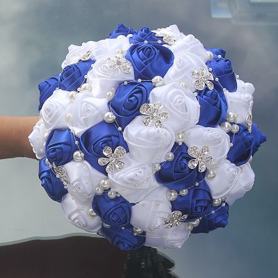 [AYIQ Flower Shop] เจ้าสาวเกาหลีช่อดอกไม้งานแต่งงานหรูหราเพชรมุกไพลินสีฟ้าสีขาวผ้าไหมกุหลาบแฮนด์เมดเพื่อนเจ้าสาวช่อ W224