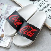 《Good childhood》 Coca Cola 2022ผู้ชายผู้หญิง Summer Beach แฟชั่นหรูหราโค้กรองเท้าแตะกลางแจ้งในร่ม Eva Soft Flip Flops ชาย Anti-Slip รองเท้า