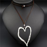 1pc Zinc Alloy Hollow Heart Shape Leaf Charms Necklace Carved Pendant Suede Leather Diy Jewelry Valentines Day Gift Fashion Chain Necklaces