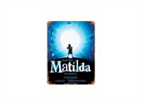 ป้ายโลหะวินเทจย้อนยุคป้ายดีบุกโลหะ Matilda พิมพ์โปสเตอร์ศิลปะละครเพลงมาทิลด้าศิลปะบนผืนผ้าใบสำหรับติดกำแพงละครเวทีดนตรีภาพพิมพ์ผ้าใบการตกแต่งบ้านโปสเตอร์ภาพยนตร์ของขวัญตกแต่งบ้านบาร์ผับโรงรถตกแต่งศิลปะผนังบ้านป้ายดีบุกย้อนยุคขนาด8X12นิ้ว