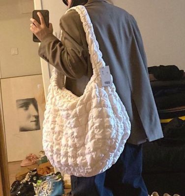 ☞ 2022 autumn and winter new cos cloud bag niche large-capacity dumpling bag Messenger down bag large bag tote bag women