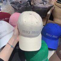 Miu Miu3หมวกเบสบอลสำหรับผู้หญิง,หมวกเบสบอลหมวกแก๊ปโผล่ตัวอักษรไรน์สโตนฤดูร้อนแฟชั่นและที่จับคู่ได้กับทุกชุดหมวกหมวกกันแดดบักเก็ตกันแดด