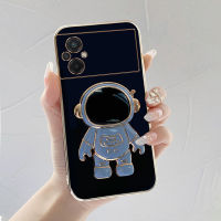 เคส Poco M5  นักบินอวกาศขาตั้งแบบพับได้แฟชั่นสีทึบหรูหราชุบโครเมียมนุ่ม TPU เคสโทรศัพท์สแควร์คลุมทั้งหมดเคสป้องกันกล้อง