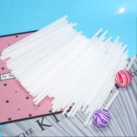 100Pcs Plastic Lollipop Stick Safe White Cake Topper Pop Sucker Sticks for Chocolate Sugar Candy Lollypop DIY Mold Decoration Bread Cake  Cookie Acces