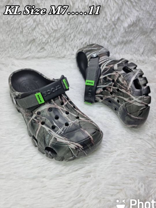 crocs-2023-รูปแบบใหม่-camo-ชายหาดรองเท้าพักผ่อนกลางแจ้งชายหาดรองเท้าแตะรองเท้าแตะ