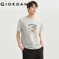 GIORDANO ผู้ชาย เสื้อยืดคอกลมแขนสั้นพิมพ์ลายวินเทจผ้าฝ้ายถัก Free Shipping 90093203