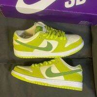 ใหม่ SB Dunk Apple Apple เปรี้ยวต่ำสีเขียวสำหรับทั้งหญิงและชายรองเท้าสไตล์เดียวกันรองเท้าลำลองข้อต่ำย้อนยุค