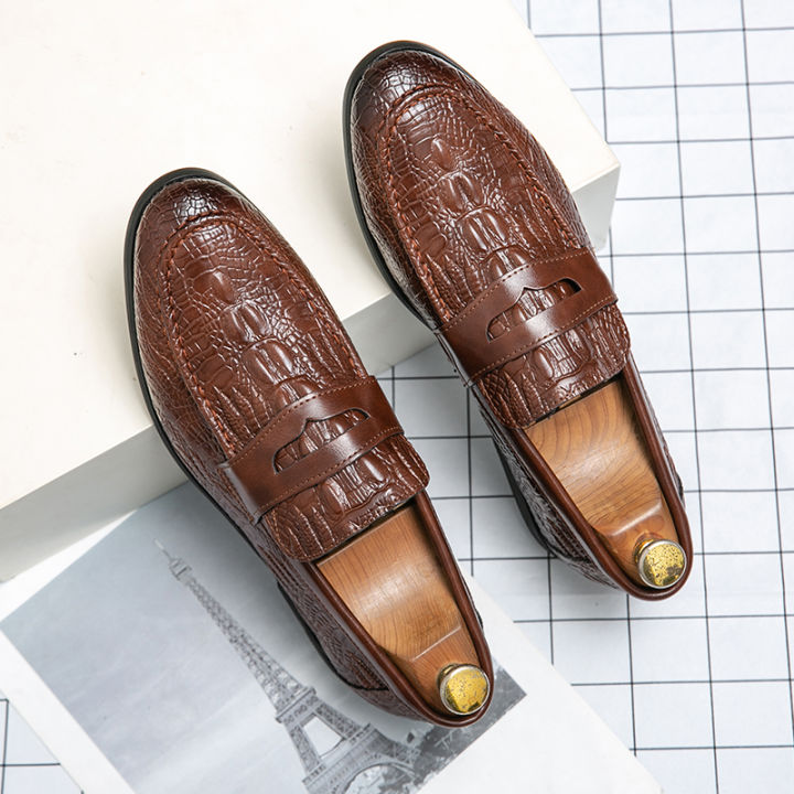 รองเท้าไม่มีส้นหนังเทียมสำหรับผู้ชาย-สีทึบรอบนิ้วเท้าแฟชั่นปาร์ตี้รองเท้าสลิปออนรองเท้าลำลองประจำวันในงานแต่งงาน