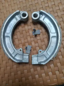 Kampas rem belakang vemsa racing ring 10 vespa excel exclusive px sprint