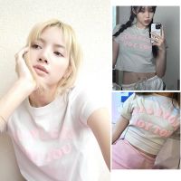 เสื้อครอปท็อปแขนสั้น พิมพ์ลายตัวอักษร Blackpink Lisa สีชมพู แฟชั่นฤดูร้อน สไตล์เกาหลี