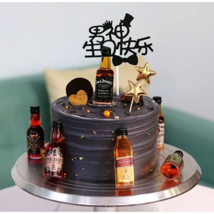 Cake tag: whiskey bottle - CakesDecor