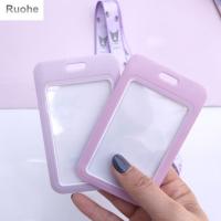 RUOHE เคสใส่ขาตั้งสายคล้องมือบัตรการ์ตูนอนิเมะเครดิตไอดีการ์ดน่ารักไม่เหมือนใครเคสใส่การ์ดการ์ดเก็บข้อมูลพวงกุญแจ