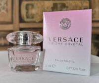 Versace Bright Crystal Eau De Toilette 5ml. เวอร์ซาเช่ กลิ่นหอมขายดีตลอดกาล แนวกลิ่นฟลอรัลแบบหอมสะอาด ดูดี มีระดับ ไม่ฉุน ใช้ง่ายเหมาะกับทุกโอกาส