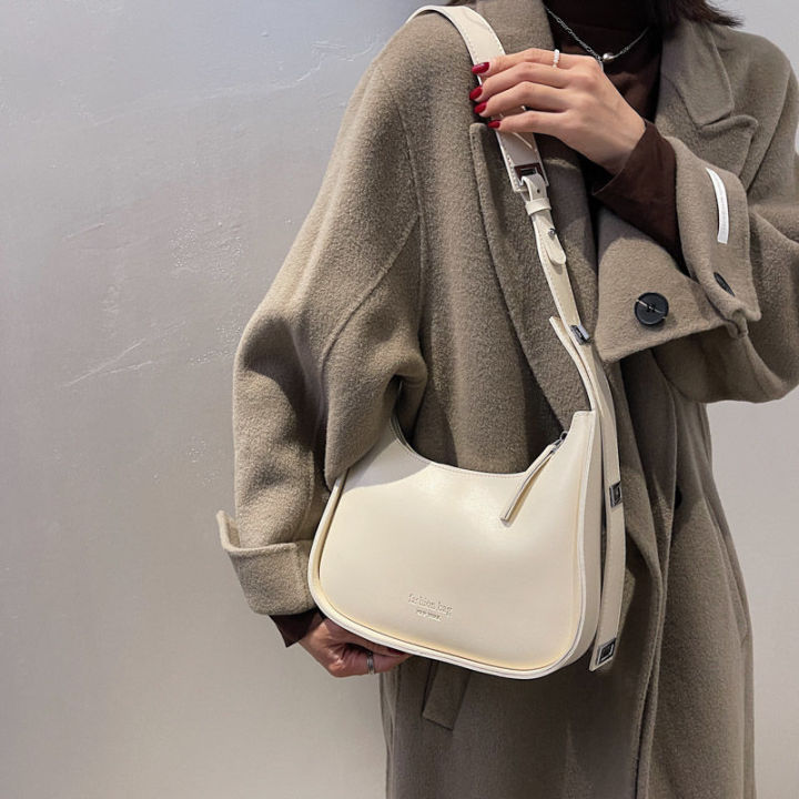 กระเป๋าสะพายที่เป็นที่นิยมในปีนี้ออกแบบเฉพาะกลุ่มไหล่เดียวใต้วงแขนกระเป๋าสำหรับผู้หญิง-2023-ใหม่พรีเมี่ยมความรู้สึกสุทธิกระเป๋าสะพายสีแดง